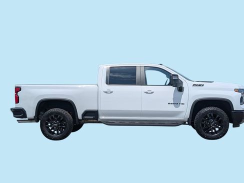 Used 2025 Chevrolet Silverado 2500 LT w/ Trail Boss Package AWD/4WD image 4