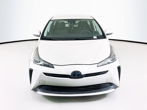 Used 2019 Toyota Prius L Eco w/ Carpet Mat Package FWD image 2