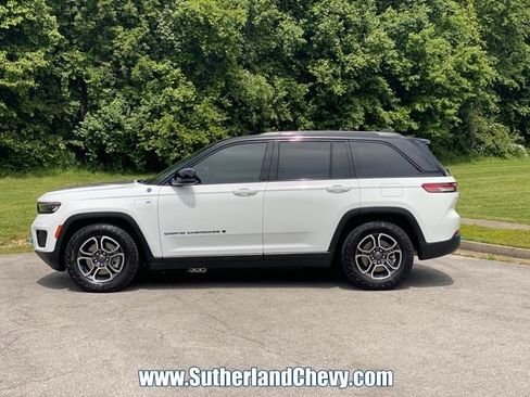 Used 2024 Jeep Grand Cherokee Trailhawk w/ Luxury Tech Group III AWD/4WD image 4