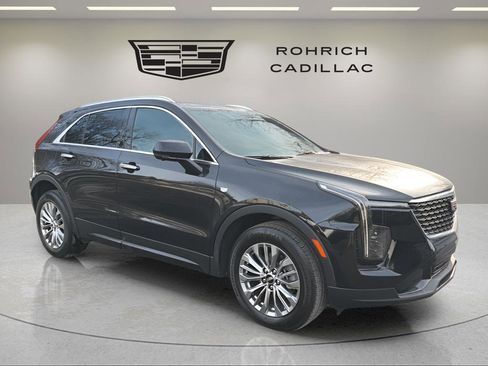 Certified 2025 Cadillac XT4 Premium Luxury w/ Cold Weather Package image 3