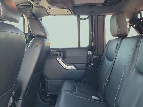 Used 2016 Jeep Wrangler Unlimited Rubicon AWD/4WD image 9