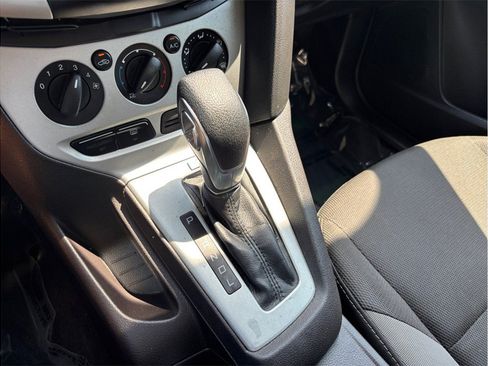 Used 2014 Ford Focus SE FWD image 25