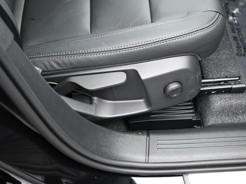 New 2025 Volvo XC40 B5 Core w/ Protection Package Premier image 35