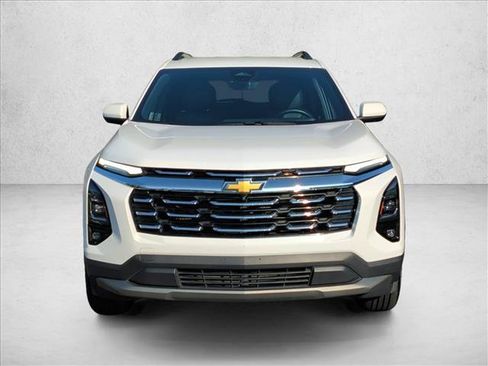 Used 2025 Chevrolet Equinox LT w/ Convenience Package II FWD image 2