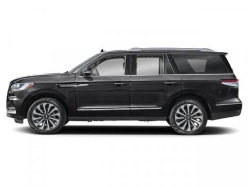 Used 2024 Lincoln Navigator Reserve image 3
