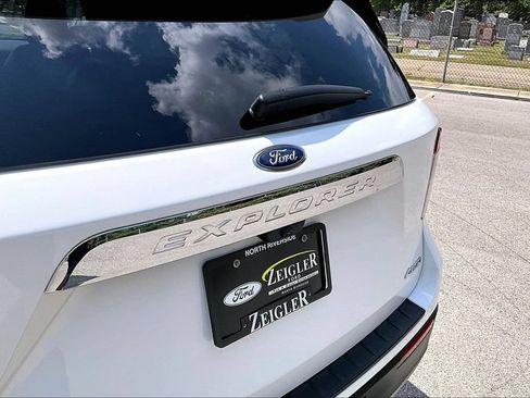 Certified 2023 Ford Explorer XLT w/ Equipment Group 202A AWD/4WD image 8