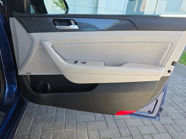 Used 2019 Hyundai Sonata Limited w/ Ultimate Package 04 FWD image 9