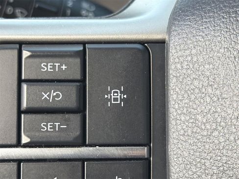 Used 2024 Ford Expedition XLT image 18