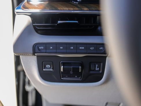 Certified 2024 Cadillac Escalade Premium Luxury Platinum w/ Heavy-Duty Trailer Package image 29