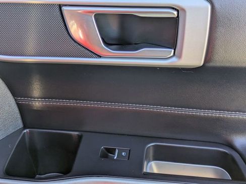 Used 2022 Ford Explorer XLT w/ Equipment Group 202A image 35