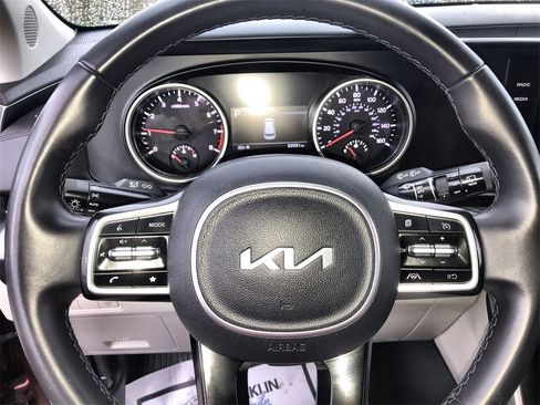 Used 2024 Kia Carnival LX image 14