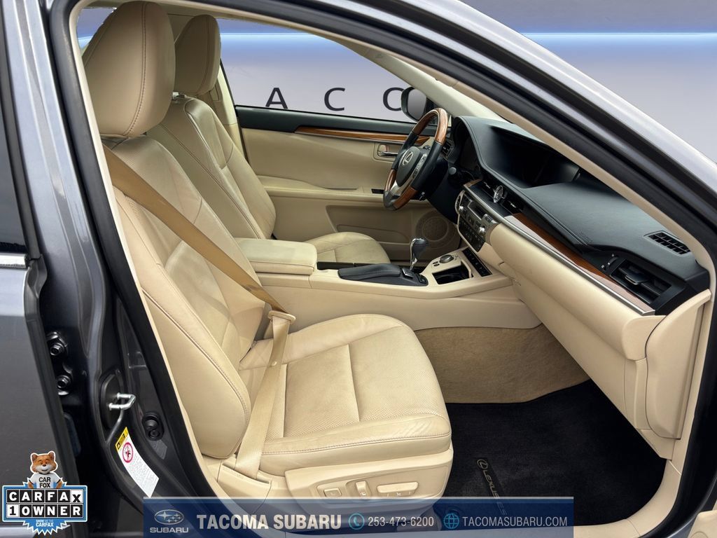 Used 2013 Lexus ES 300h w/ Luxury Pkg FWD image 17
