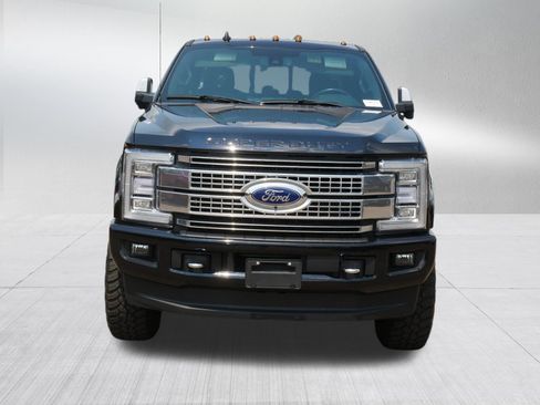 Used 2019 Ford F350 Platinum w/ Platinum Ultimate Package AWD/4WD image 2
