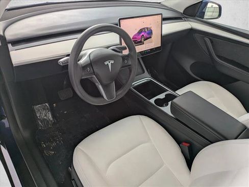 Used 2023 Tesla Model Y Long Range image 10