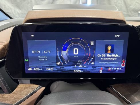 Used 2025 Chevrolet Suburban High Country image 22