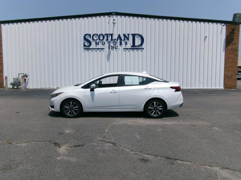 Used 2025 Nissan Versa SV FWD image 1