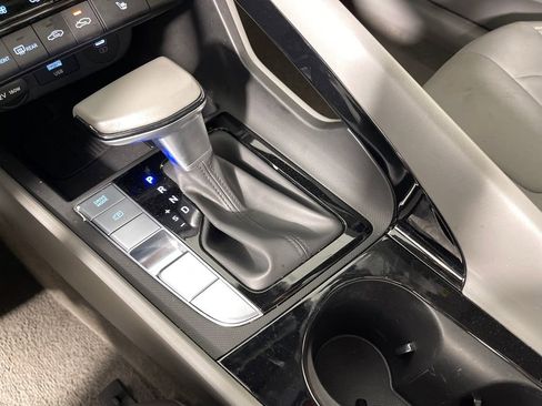 Certified 2025 Hyundai Elantra SEL FWD image 24