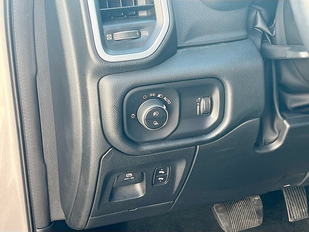 Used 2022 RAM 1500 Big Horn AWD/4WD image 10