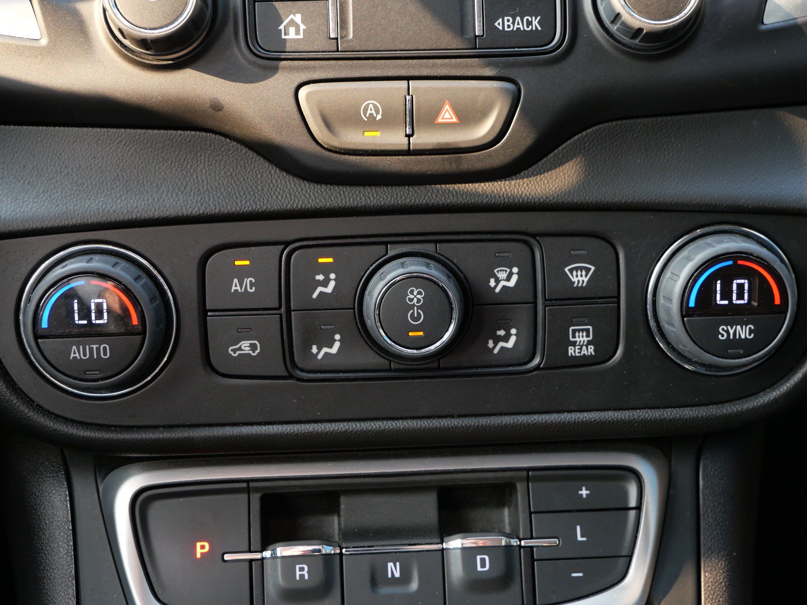 Certified 2024 GMC Terrain SLT AWD/4WD image 18