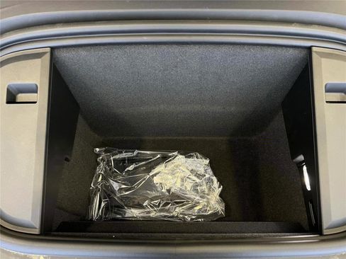 New 2025 Porsche Taycan GTS image 27