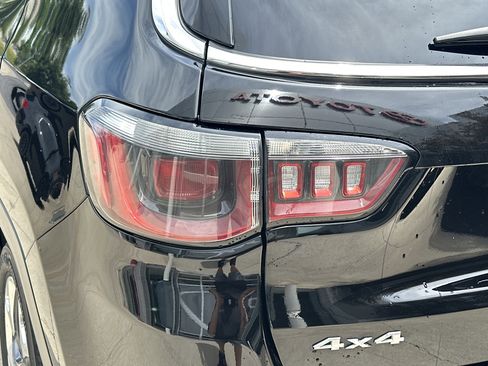 Used 2018 Jeep Compass Limited w/ Navigation Group AWD/4WD image 12