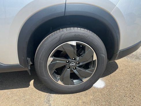 Used 2024 Nissan Rogue SV FWD image 10