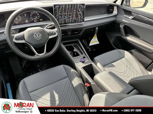 Used 2026 Volkswagen Tiguan SE AWD/4WD image 9