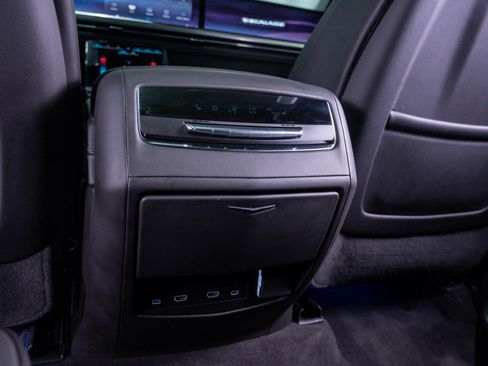 Used 2025 Cadillac Escalade Sport Platinum w/ LPO, Floor Liner Package AWD/4WD image 18
