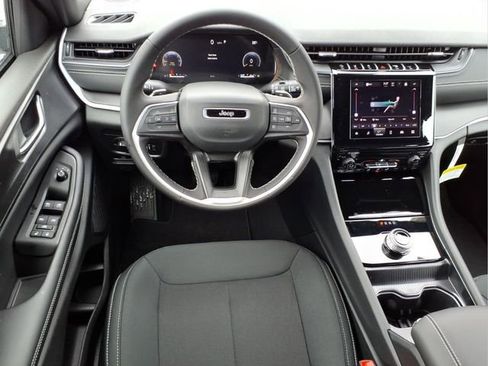 New 2026 Jeep Grand Cherokee Laredo AWD/4WD image 10