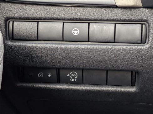 Certified 2023 Nissan Rogue SV FWD image 23