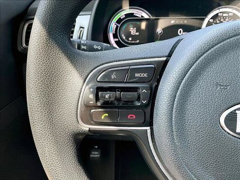 Used 2017 Kia Niro FE FWD image 18