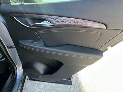 Used 2022 Buick Envision Avenir w/ Technology Package II image 30