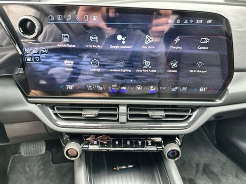 New 2025 Chevrolet Equinox EV RS w/ Active Safety Package 3 AWD/4WD image 13