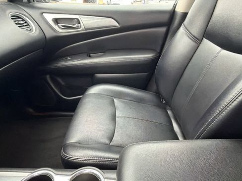 Used 2019 Nissan Pathfinder SL image 12
