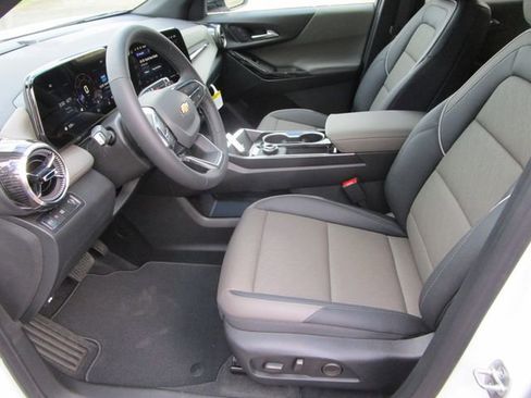 New 2026 Chevrolet Equinox LT w/ Convenience Package II FWD image 18