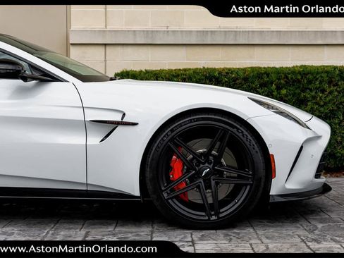 Used 2025 Aston Martin V8 Vantage Coupe image 18