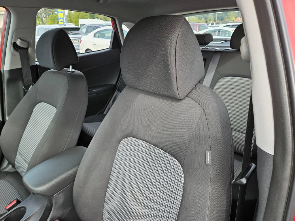 Used 2019 Hyundai Kona SE FWD image 15