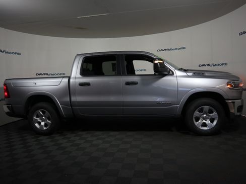 Used 2025 RAM 1500 Big Horn AWD/4WD image 4