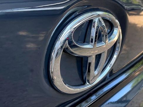 Used 2023 Toyota Corolla LE FWD image 31
