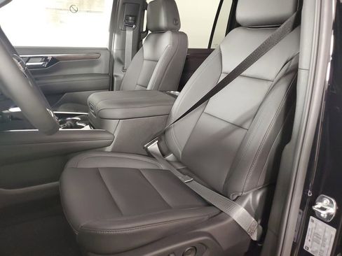 New 2026 Chevrolet Suburban LT image 12