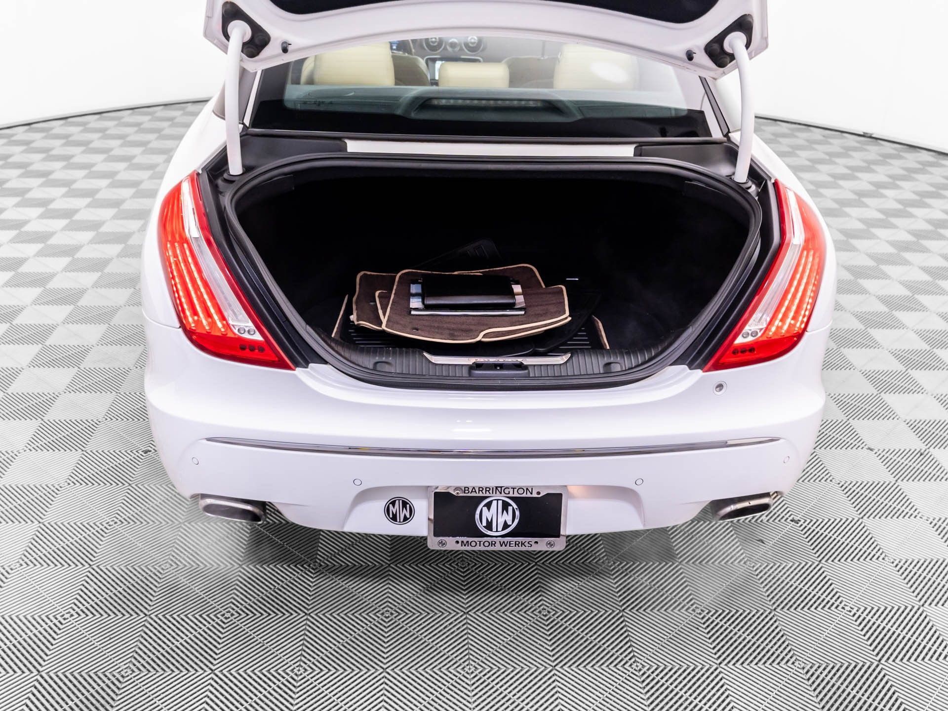 Used 2015 Jaguar XJ AWD image 38