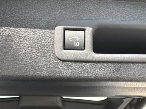 Used 2026 Toyota Sienna XLE FWD image 7