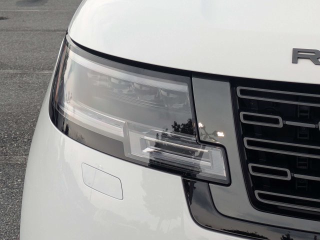Used 2025 Land Rover Range Rover Long Wheelbase SE AWD/4WD image 10