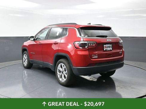 Used 2025 Jeep Compass Latitude image 12