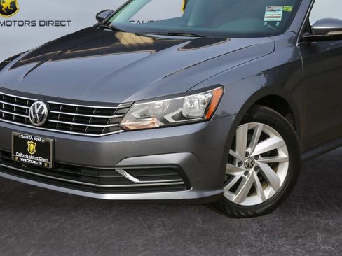 Used 2018 Volkswagen Passat 2.0T SE image 2