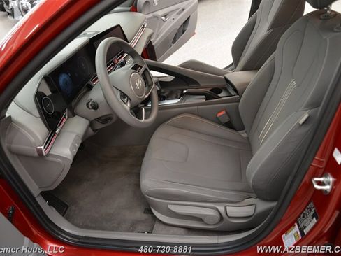 Used 2024 Hyundai Elantra SEL FWD image 14