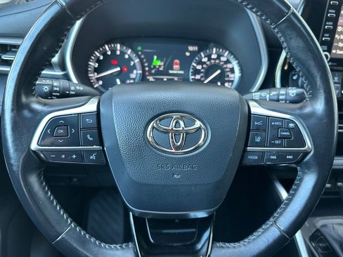 Used 2020 Toyota Highlander XLE AWD/4WD image 27