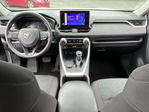 Used 2025 Toyota RAV4 XLE AWD/4WD image 22