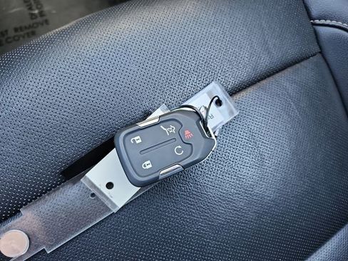 Used 2023 GMC Acadia SLT image 25