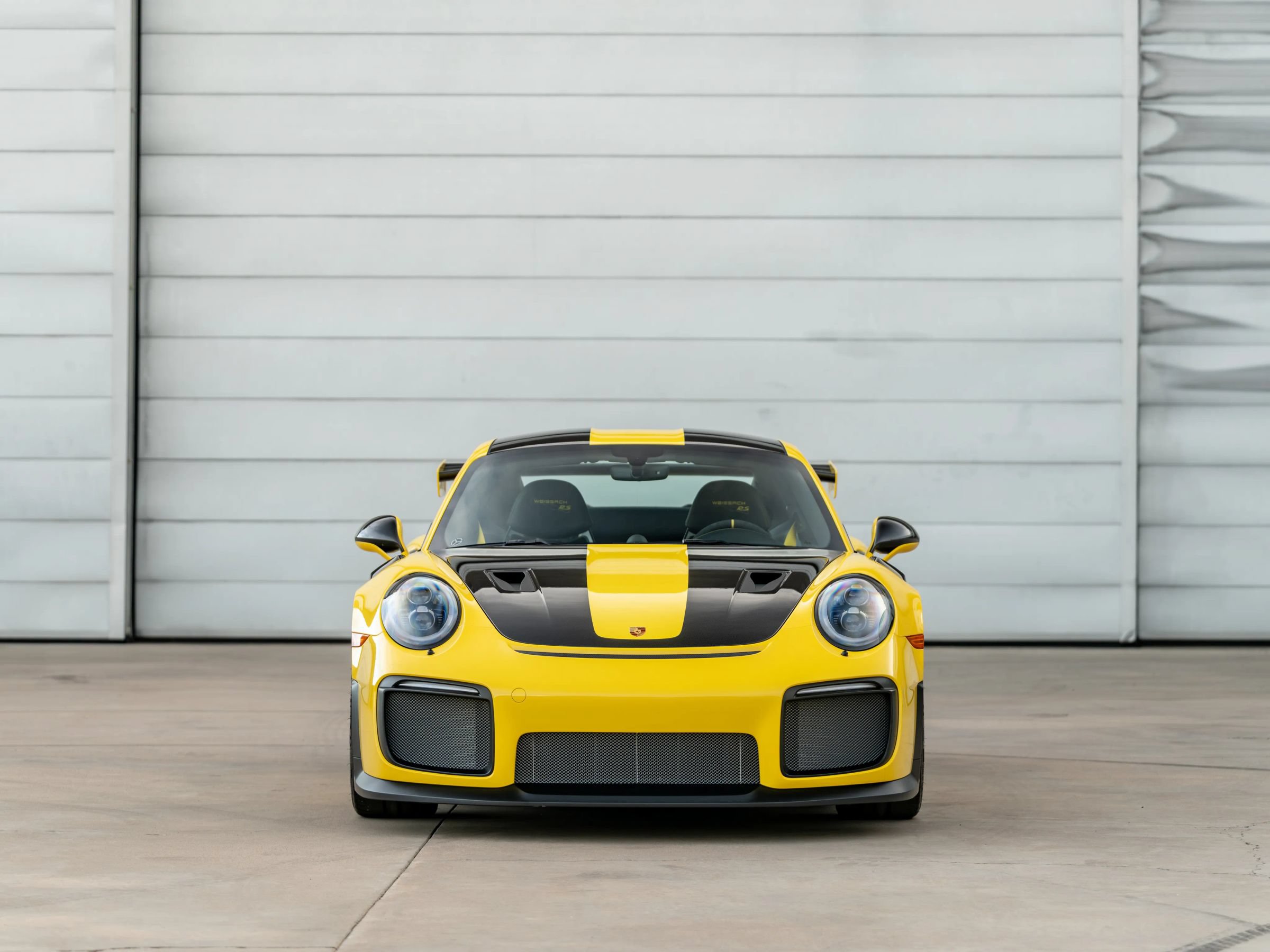 Used 2018 Porsche 911 GT2 RS RWD image 3